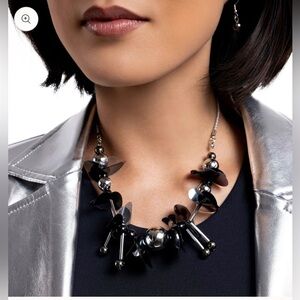 Streamlined Sequins Black Necklace